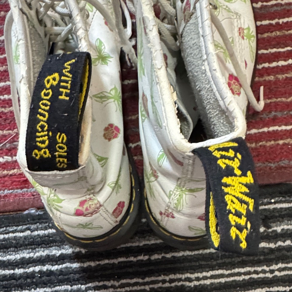 Vintage Dr. Martens White Boots with Green and Pink Butterfly Rose Design AW004 - Picture 2 of 12